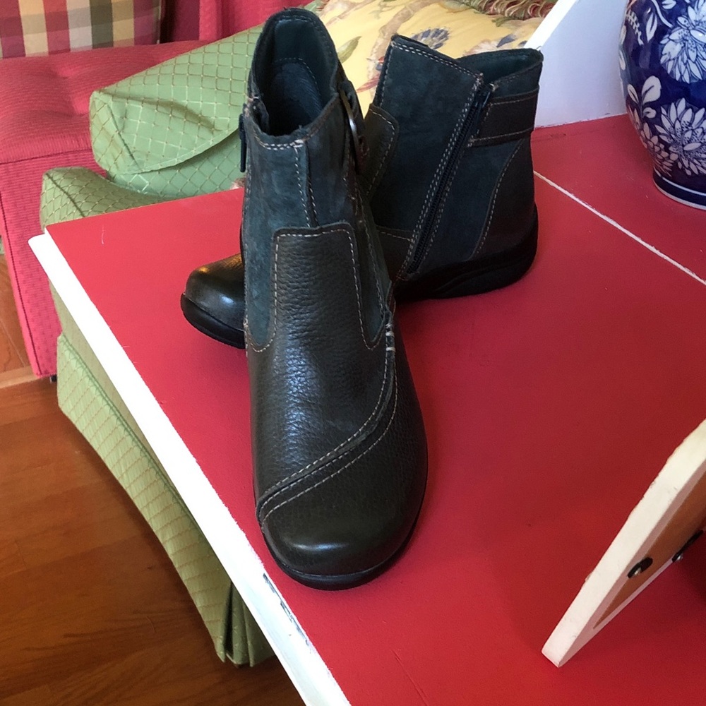 NEW Earth Origins by Earth Green Leather/ Suede Booties Size 8W